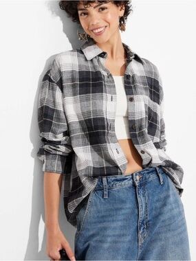 Wild Fable Women's Oversized Long Sleeve Collared Flannel Shirt Black Plaid